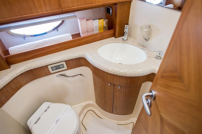Book yachts online - motorboat - Aicon 56 S Fly - Senza Parole - rent