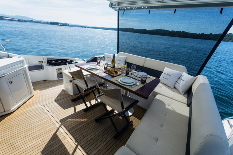 Book yachts online - motorboat - Azimut 55 S - Mini Too - rent
