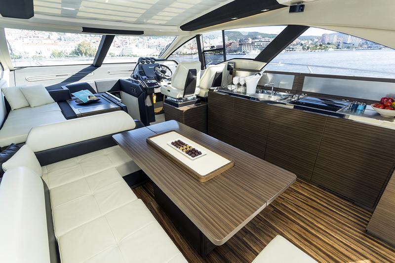 Book yachts online - motorboat - Azimut 55 S - Mini Too - rent