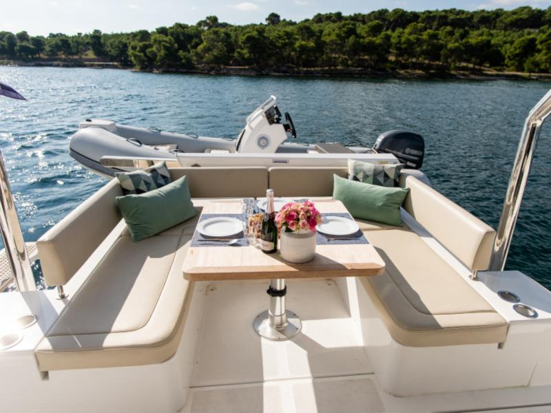 Book yachts online - catamaran - Aquila 44 Power catamaran - Adriatic Z - rent
