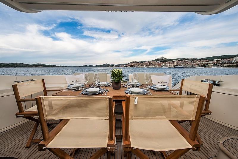 Book yachts online - motorboat - Azimut 47 Fly - Skyfall MY - rent