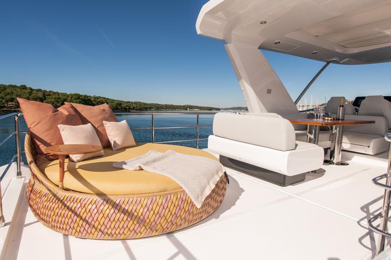 Book yachts online - motorboat - Azimut 60 Fly - Alibaba - rent