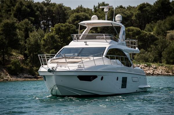 Book yachts online - motorboat - Azimut 55 Fly - MAWI - rent