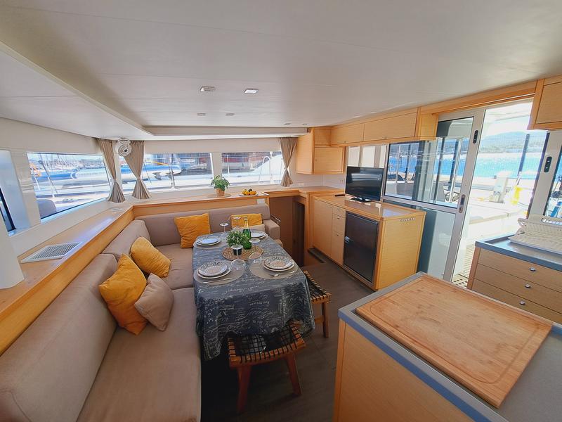 Book yachts online - catamaran - LAGOON 450 - LLUNA - 6-BI-3-62-21 - rent