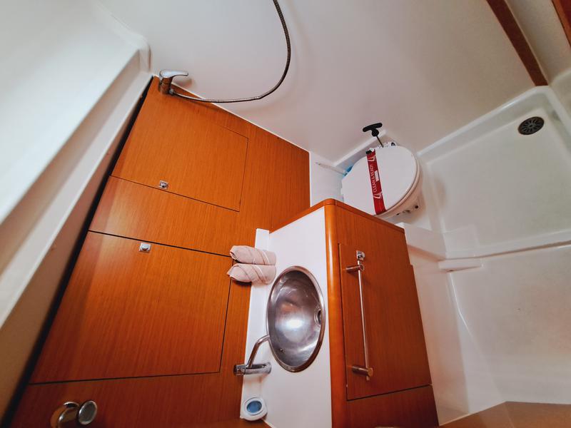 Book yachts online - sailboat - JEANNEAU SO 449 - MIENTRAS TANTO - rent