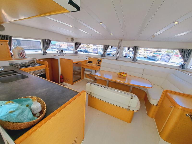 Book yachts online - catamaran - LAGOON 421 - THE MOB 6a BI-3-18-15  - rent