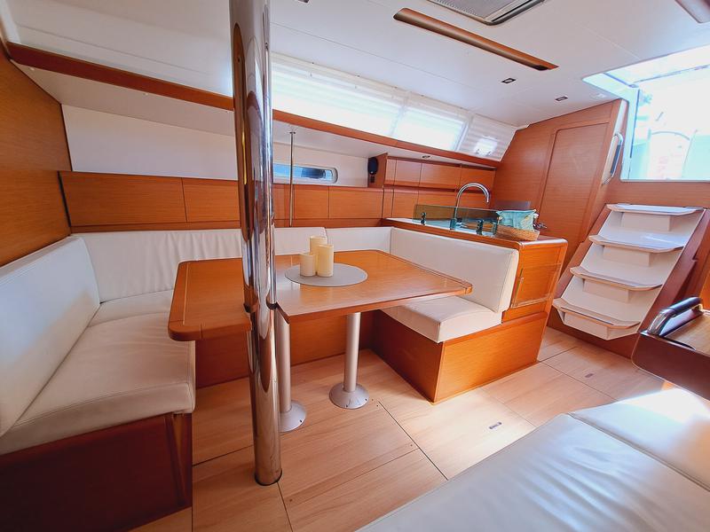 Book yachts online - sailboat - JEANNEAU SO 389 - EMILINA BI-6ª-3-75-2018 - rent