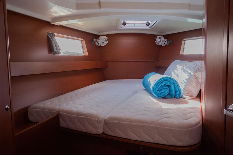 Book yachts online - sailboat - Oceanis 41.1 - Poison - rent