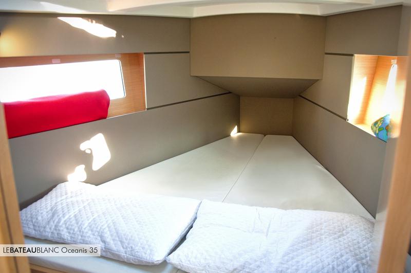 Book yachts online - sailboat - Oceanis 35 - Black Opium - rent