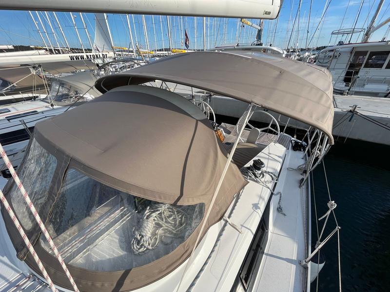Book yachts online - sailboat - Bavaria Cruiser 41 - TONKA - rent