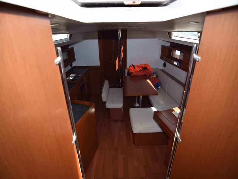 Book yachts online - sailboat - Oceanis 45- 4 cab - NIKA - rent