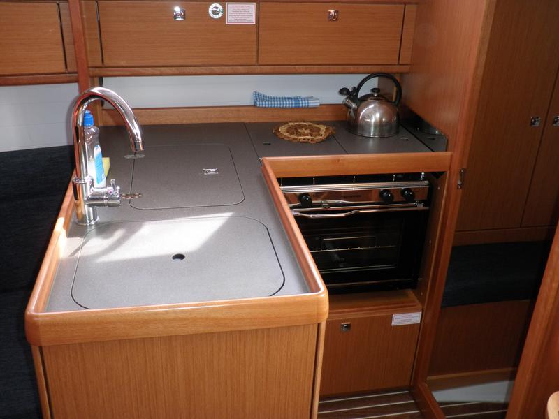 Book yachts online - sailboat - Bavaria Cruiser 33 - GIRICA - rent