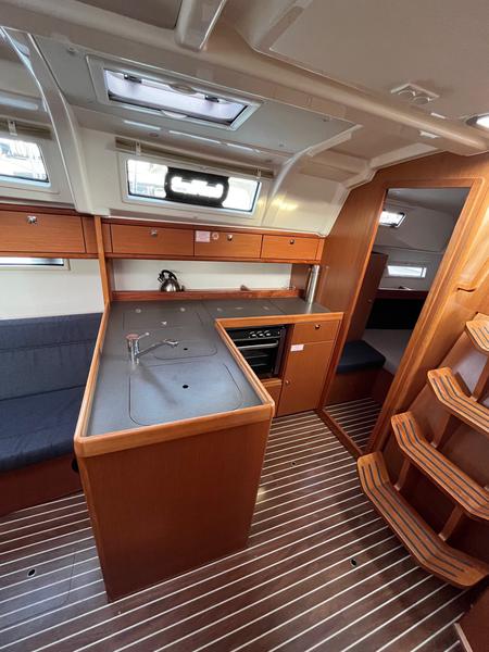Book yachts online - sailboat - Bavaria Cruiser 37 - AMALIA - rent
