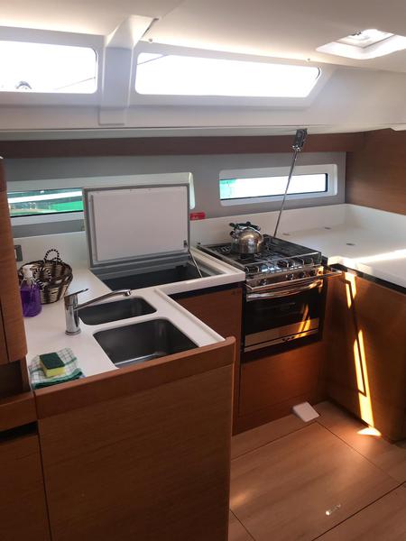 Book yachts online - sailboat - Sun Odyssey 490 - ATHINA - rent
