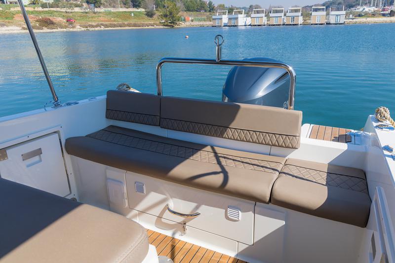 Book yachts online - motorboat - Pacific Craft 750 Sun Cruiser - no name - rent