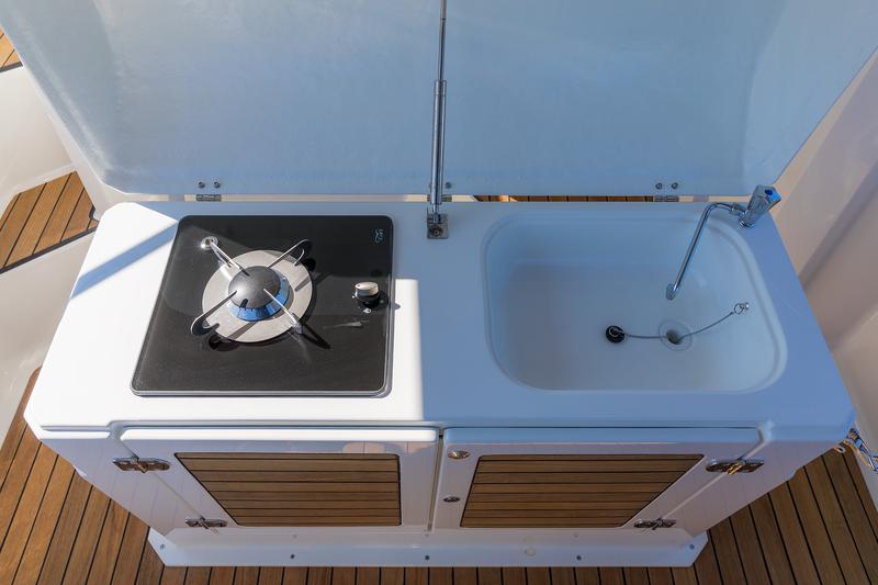 Book yachts online - motorboat - Pacific Craft 750 Sun Cruiser - no name - rent
