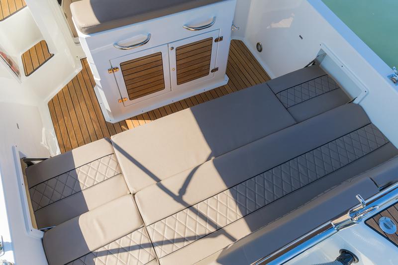 Book yachts online - motorboat - Pacific Craft 750 Sun Cruiser - no name - rent