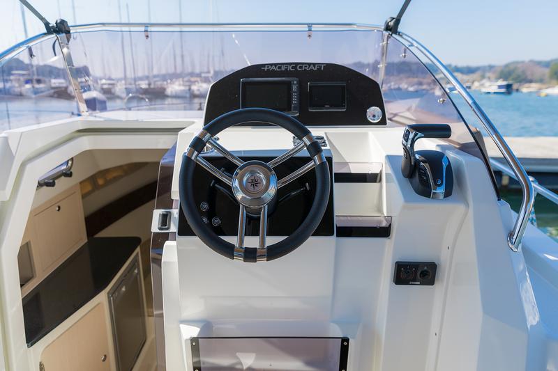 Book yachts online - motorboat - Pacific Craft 750 Sun Cruiser - no name - rent