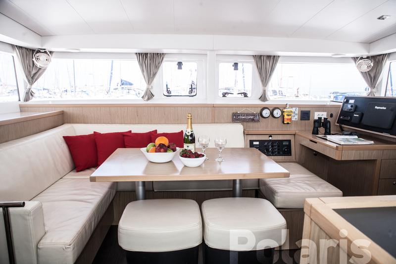 Book yachts online - catamaran - Lagoon 400 S2 A/C &amp; GEN - Vicky - rent