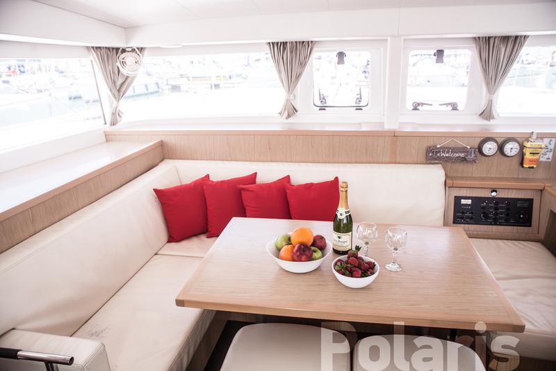 Book yachts online - catamaran - Lagoon 400 S2 A/C &amp; GEN - Vicky - rent