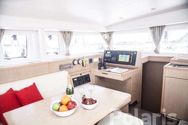 Book yachts online - catamaran - Lagoon 400 S2 A/C &amp; GEN - Vicky - rent