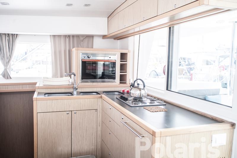 Book yachts online - catamaran - Lagoon 400 S2 A/C &amp; GEN - Vicky - rent