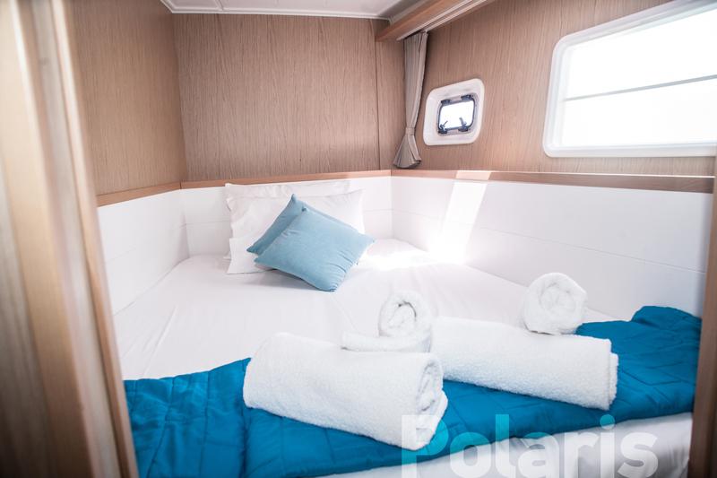 Book yachts online - catamaran - Lagoon 400 S2 A/C &amp; GEN - Vicky - rent