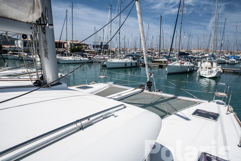 Book yachts online - catamaran - Lagoon 400 S2 A/C &amp; GEN - Vicky - rent