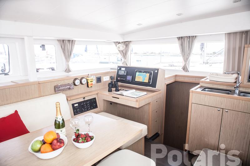Book yachts online - catamaran - Lagoon 400 S2 A/C &amp; GEN - Vicky - rent