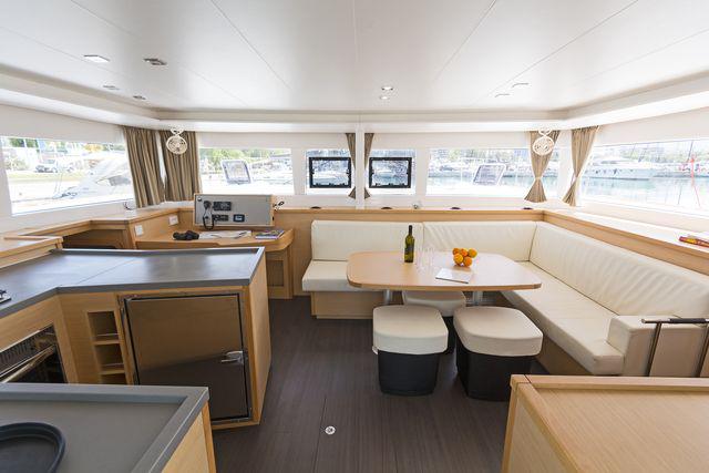 Book yachts online - catamaran - Lagoon 450 Fly A/C &amp; GEN - MARIA - rent