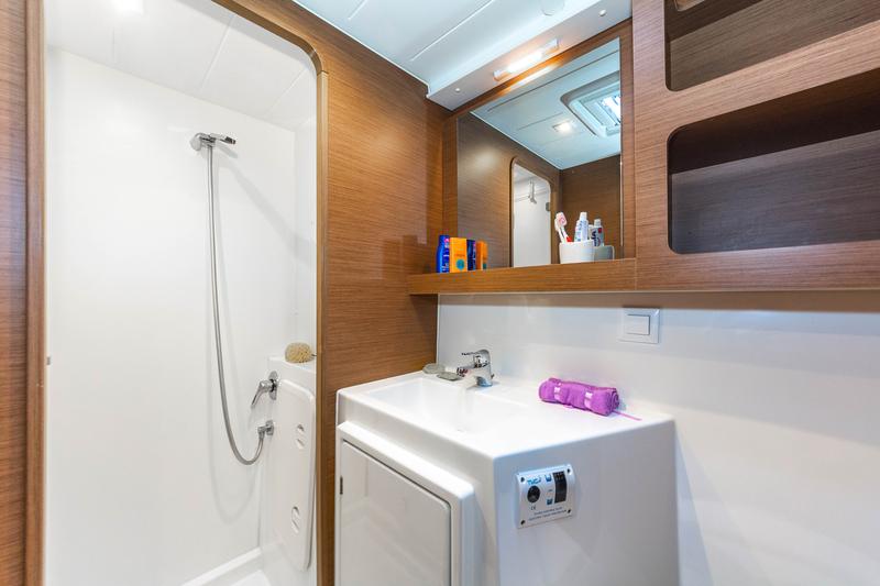 Book yachts online - catamaran - Lagoon 42 A/C &amp; GEN. - FANTASEA - rent