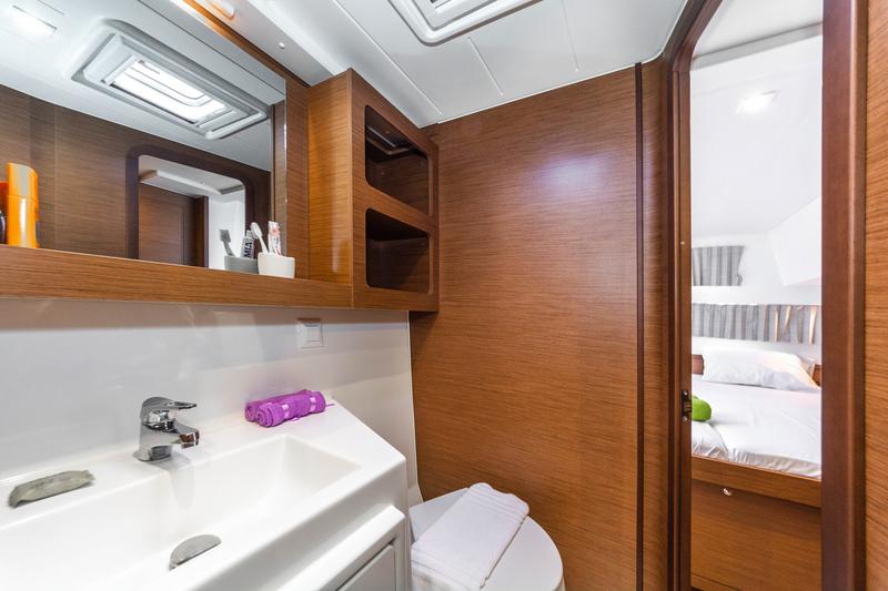 Book yachts online - catamaran - Lagoon 42 A/C &amp; GEN. - KARTERIA - rent