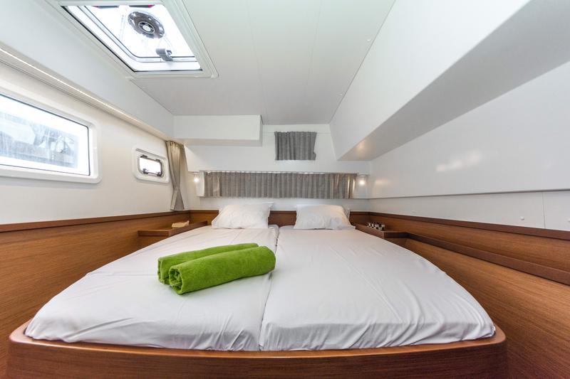 Book yachts online - catamaran - Lagoon 42 A/C &amp; GEN. - IONAS - rent