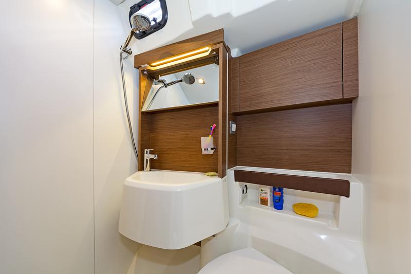Book yachts online - sailboat - Oceanis 51.1 (5+1 cab) A/C &amp; GEN - YRIA - rent