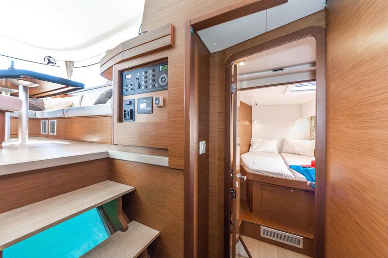 Book yachts online - catamaran - Lagoon 42 A/C &amp; GEN. - ARIA - rent