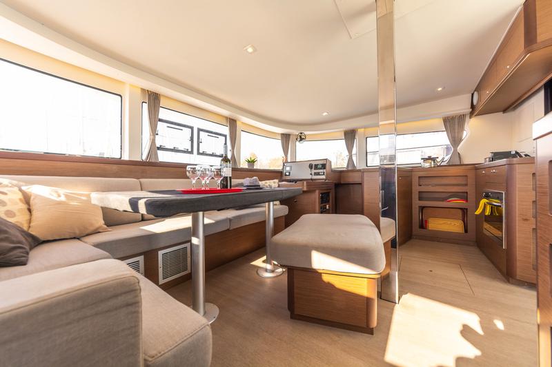 Book yachts online - catamaran - Lagoon 42 A/C &amp; GEN. - Four Seasons - rent