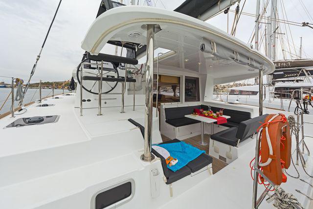 Book yachts online - catamaran - Lagoon 400S2 - LIBRE - rent