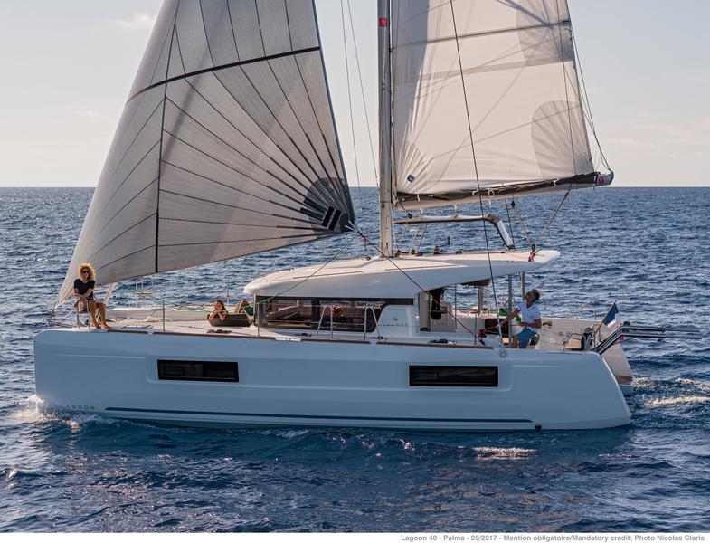 Book yachts online - catamaran - Lagoon 40 - L AVVENTURA - rent