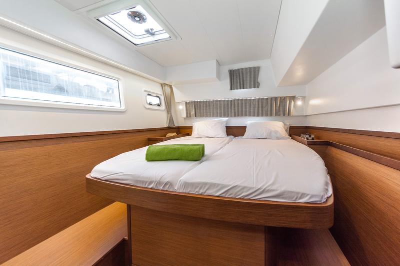 Book yachts online - catamaran - Lagoon 42 A/C &amp; GEN. - WHITE PEARL - rent