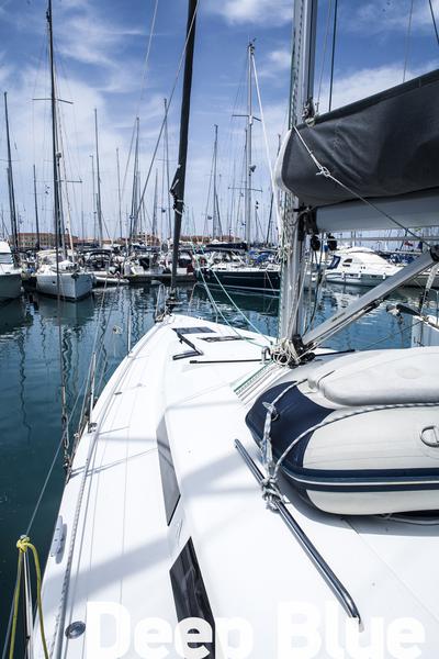 Book yachts online - sailboat - Hanse 415 - Deep Blue - rent
