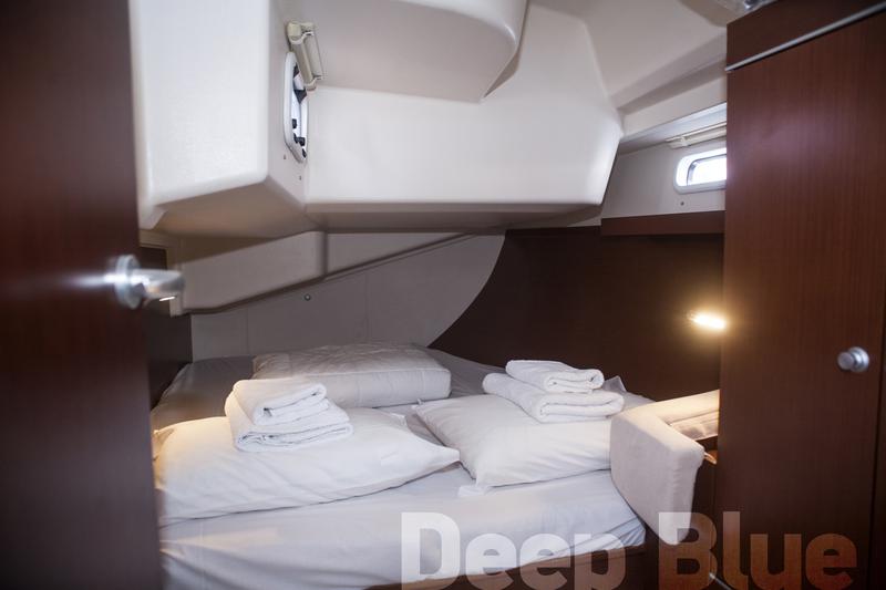 Book yachts online - sailboat - Hanse 415 - Deep Blue - rent