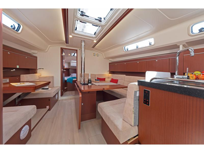 Book yachts online - sailboat - Hanse 415 - KURO SIWO - rent