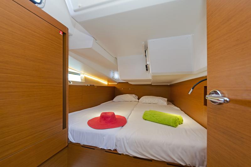 Book yachts online - sailboat - Sun Odyssey 490 - GOLDFISH - rent