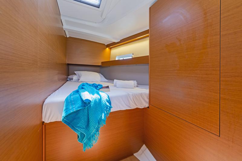 Book yachts online - sailboat - Sun Odyssey 490 - GOLDFISH - rent