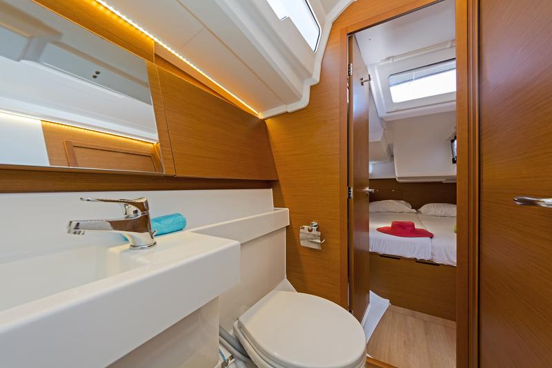 Book yachts online - sailboat - Sun Odyssey 490 - GOLDFISH - rent