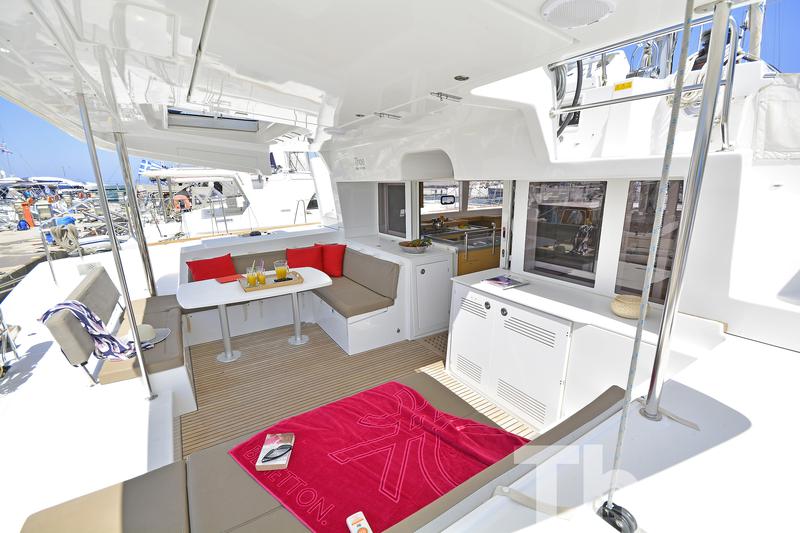 Book yachts online - catamaran - Lagoon 450 Fly A/C &amp; GEN - Thoe - rent