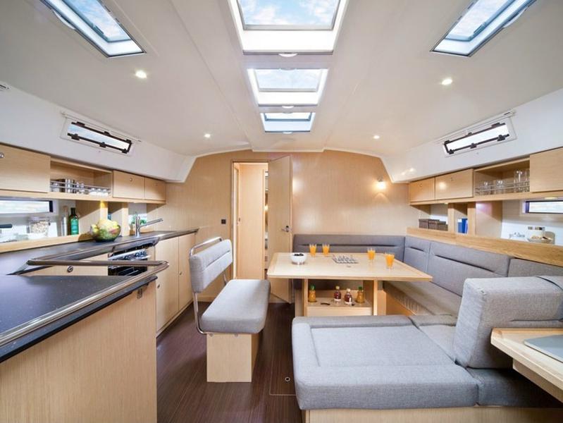 Book yachts online - sailboat - Bavaria Cruiser 45 - Johnny - rent