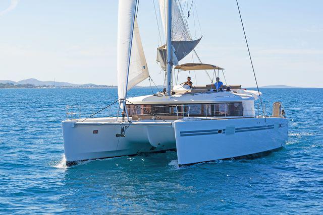 Book yachts online - catamaran - Lagoon 450 Fly A/C &amp; GEN - THETIS - rent