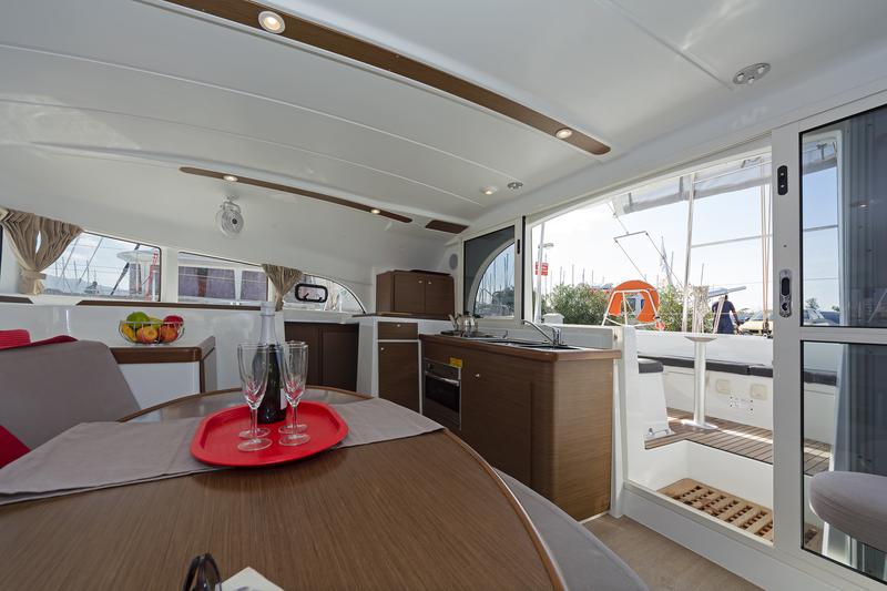 Book yachts online - catamaran - Lagoon 380 - ELEVEN - rent