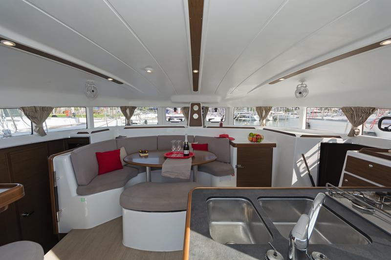 Book yachts online - catamaran - Lagoon 380 - ELEVEN - rent